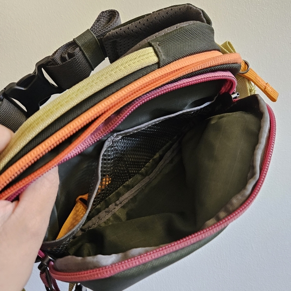 Cotopaxi Olive and Burgundy 1.5L Hip Bag - Picture 3 of 5